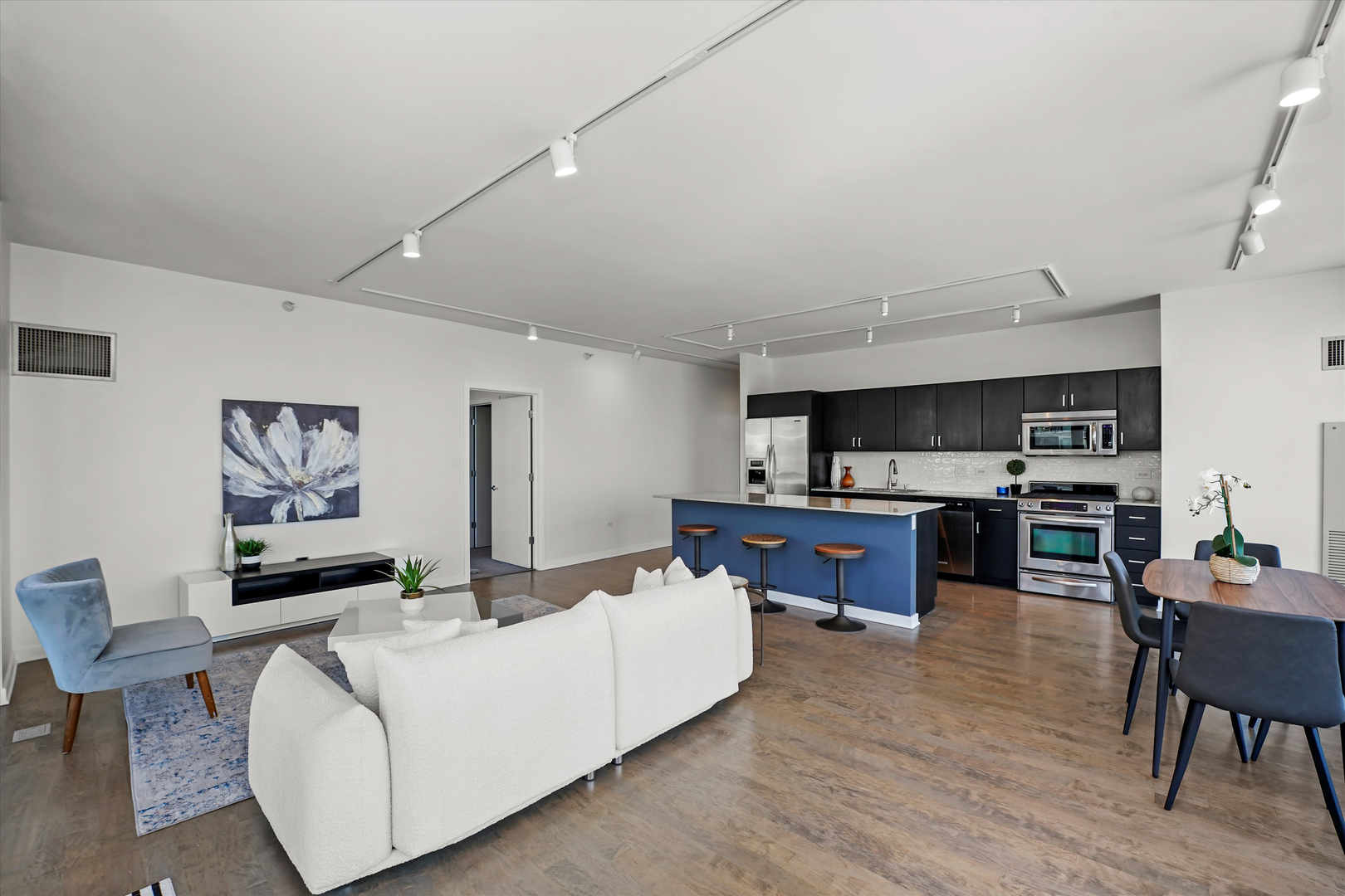 860 W Blackhawk Street Unit: 2106