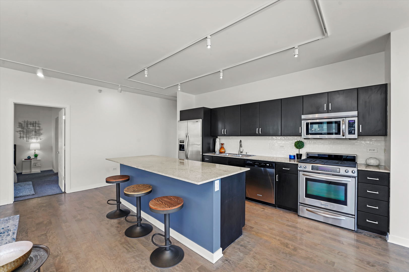 860 W Blackhawk Street Unit: 2106