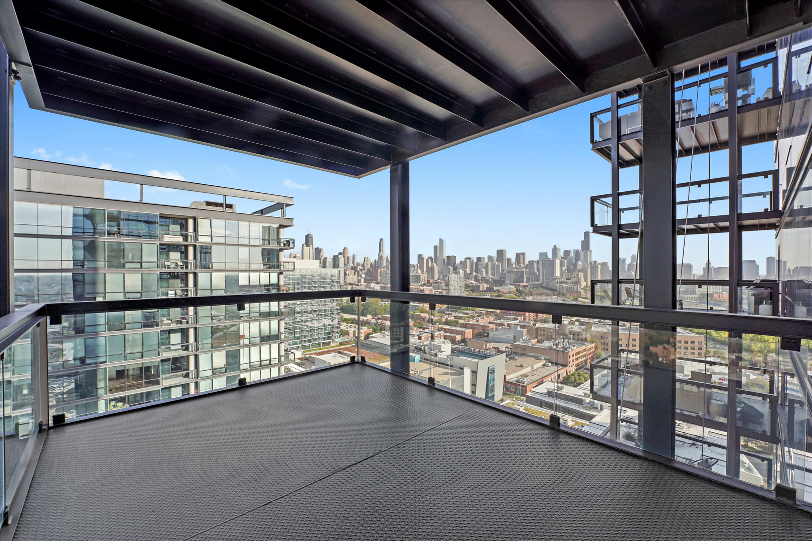 860 W Blackhawk Street Unit: 2106