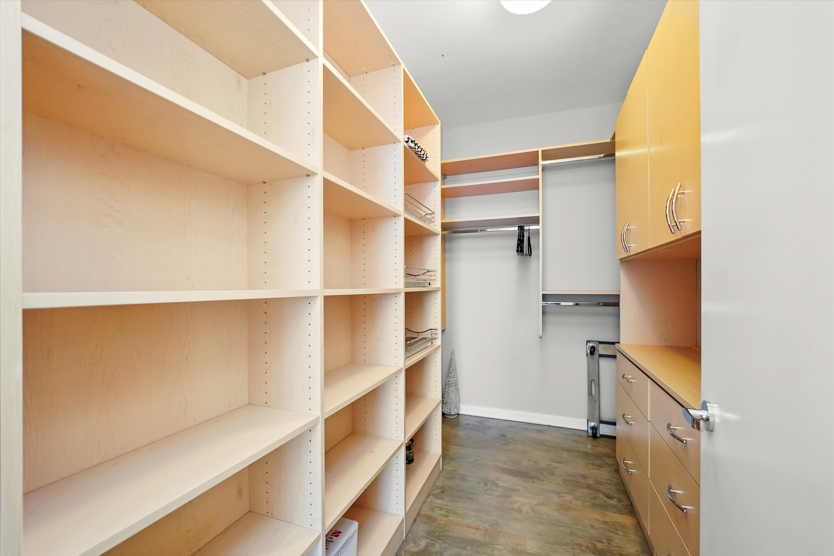 860 W Blackhawk Street Unit: 2106