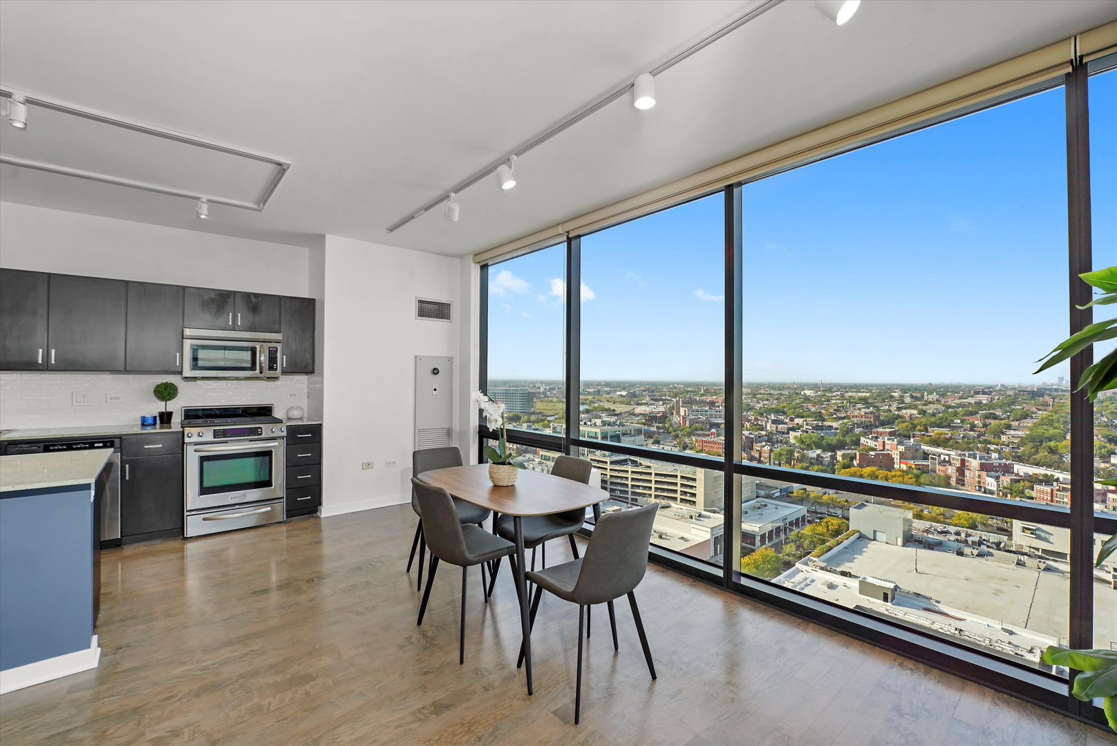 860 W Blackhawk Street Unit: 2106