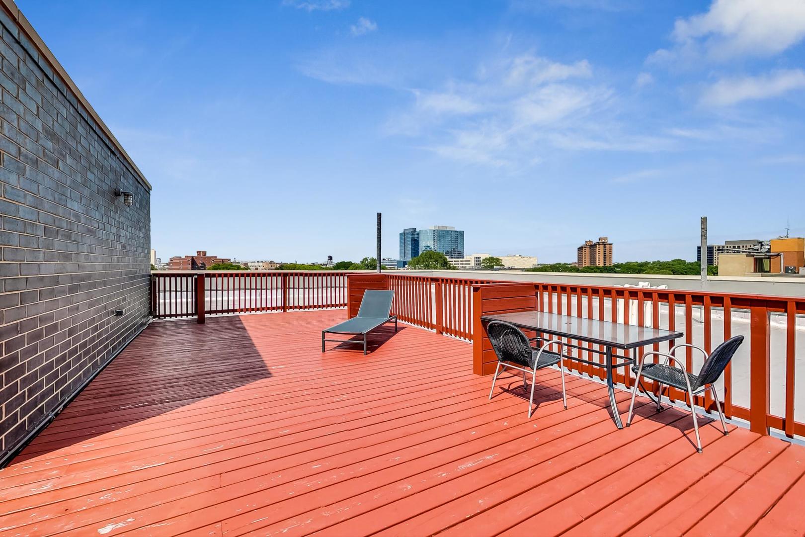 1317 N Larrabee Street Unit: 304