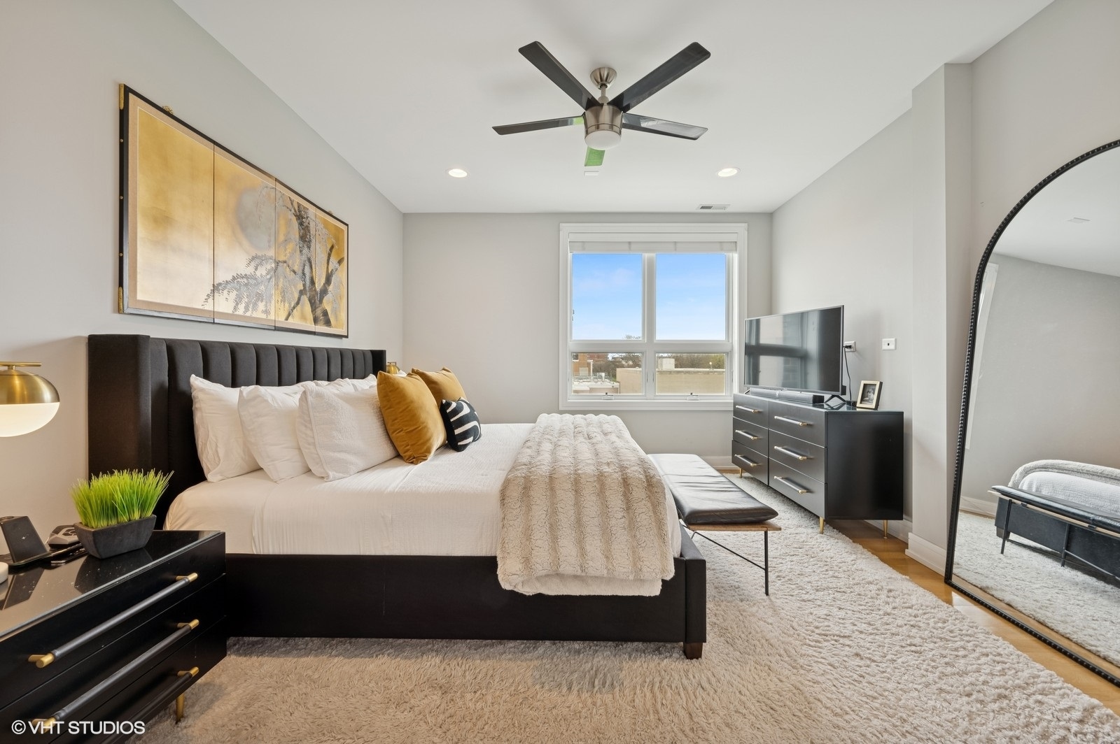 1317 N Larrabee Street Unit: 304