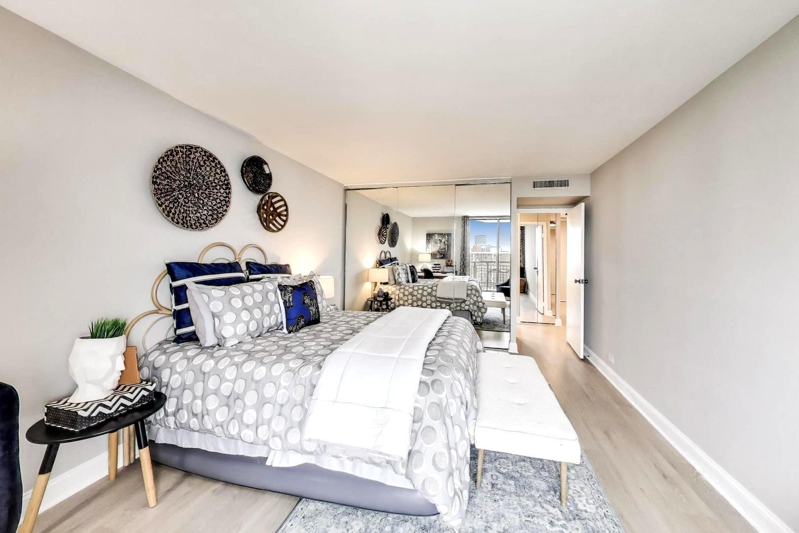 6007 N Sheridan Road Unit: 25E