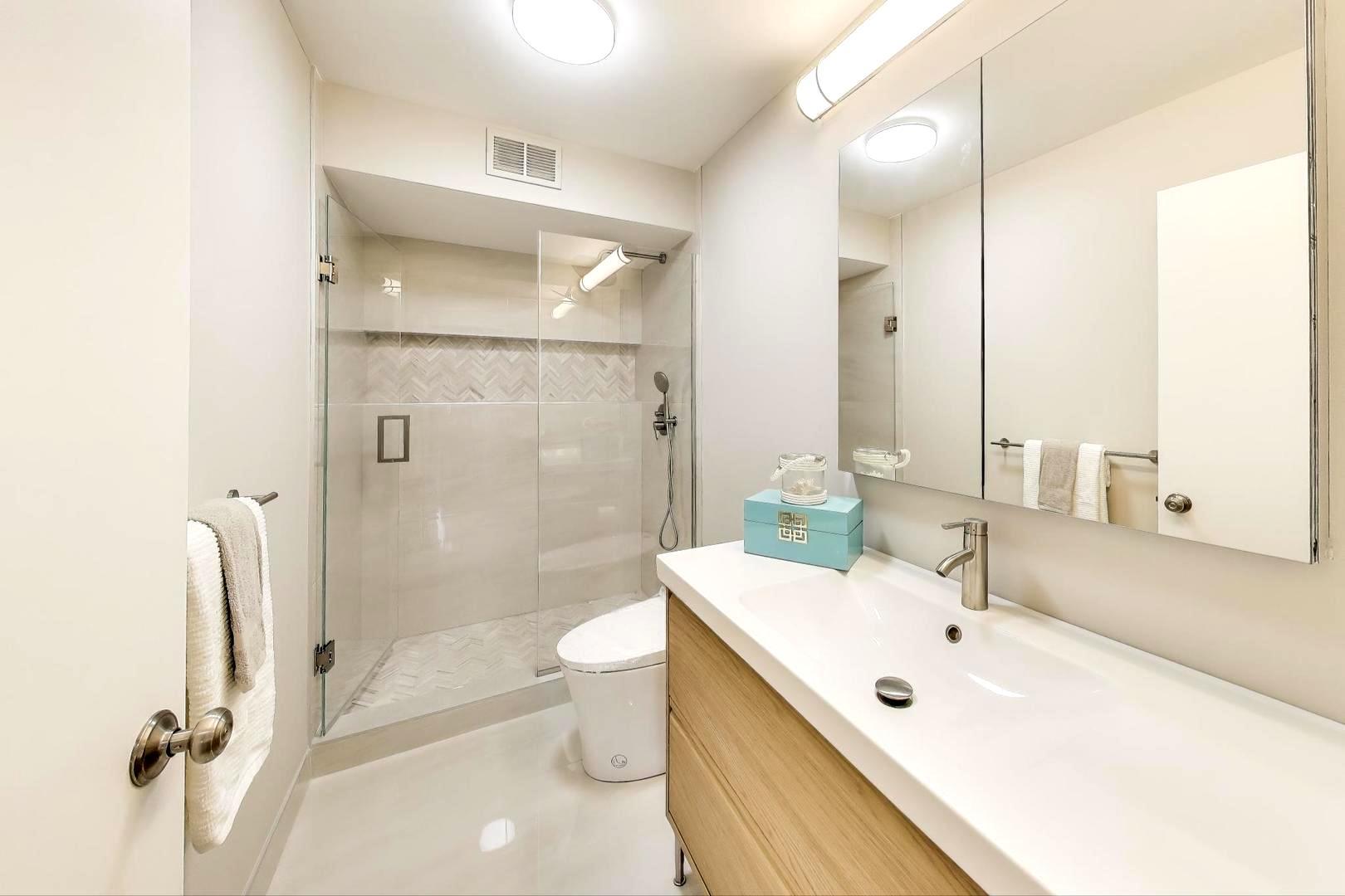 6007 N Sheridan Road Unit: 25E