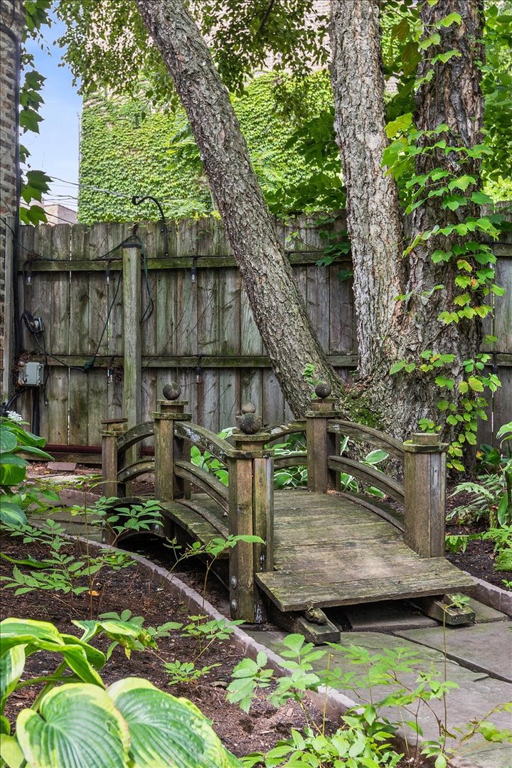 4616 N Magnolia Avenue Unit: 1