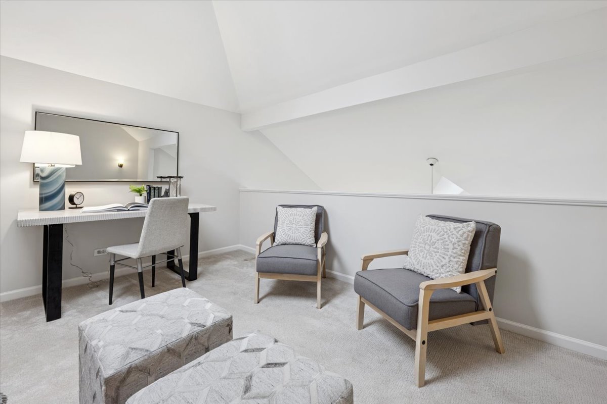 1238 W Fletcher Street Unit: L