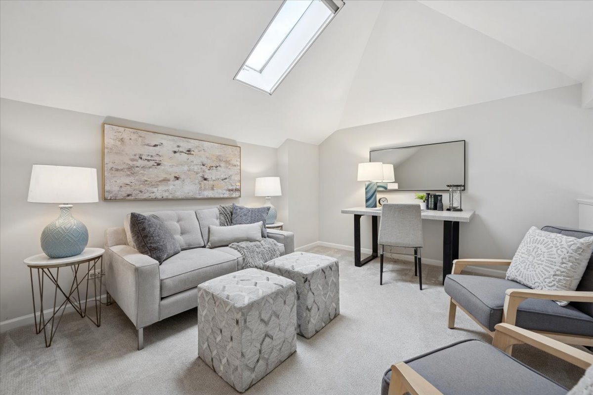 1238 W Fletcher Street Unit: L