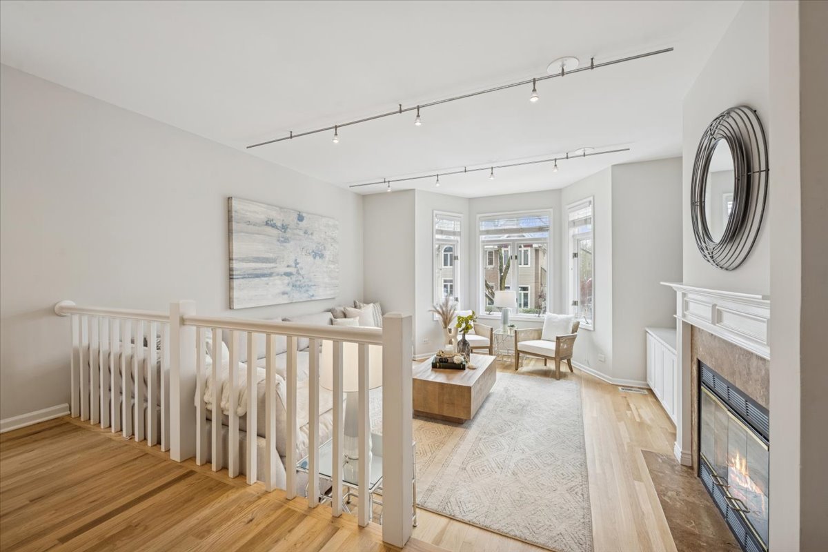 1238 W Fletcher Street Unit: L