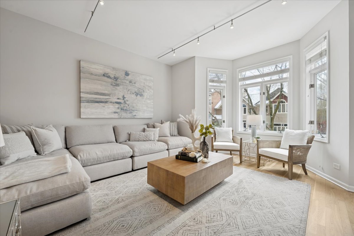 1238 W Fletcher Street Unit: L