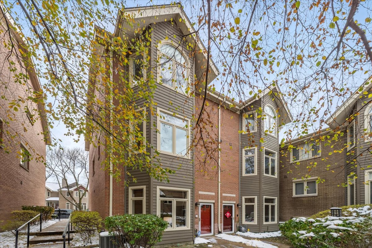 1238 W Fletcher Street Unit: L