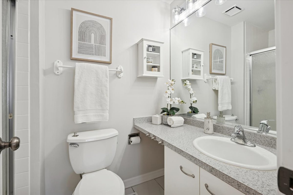 1238 W Fletcher Street Unit: L