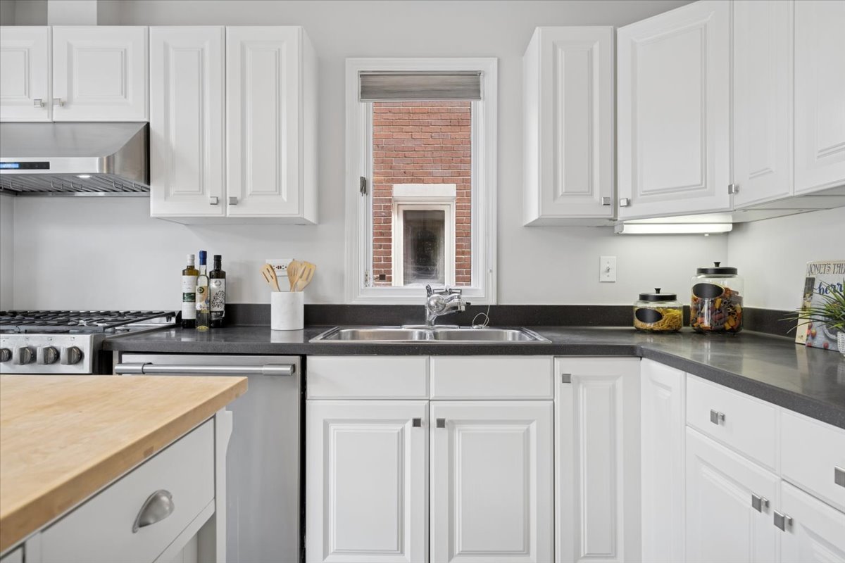 1238 W Fletcher Street Unit: L