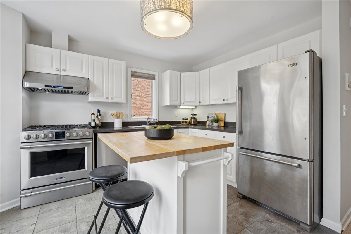 1238 W Fletcher Street Unit: L