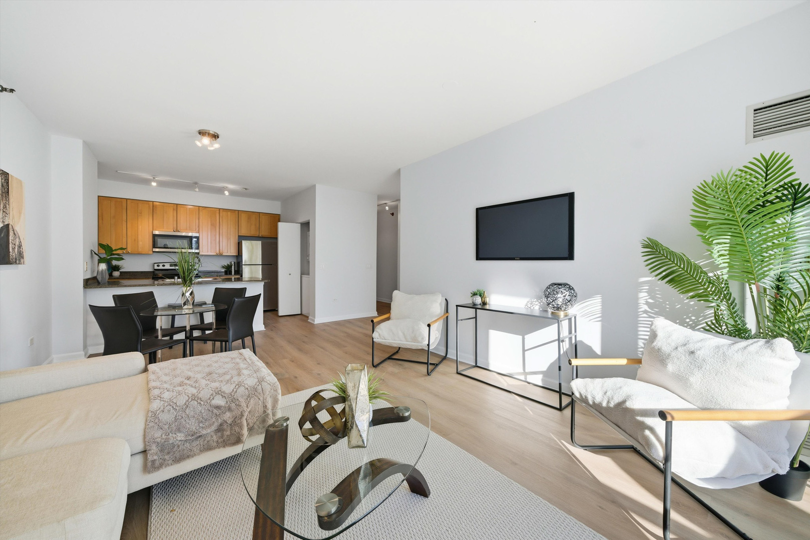 421 W HURON Street Unit: 1407