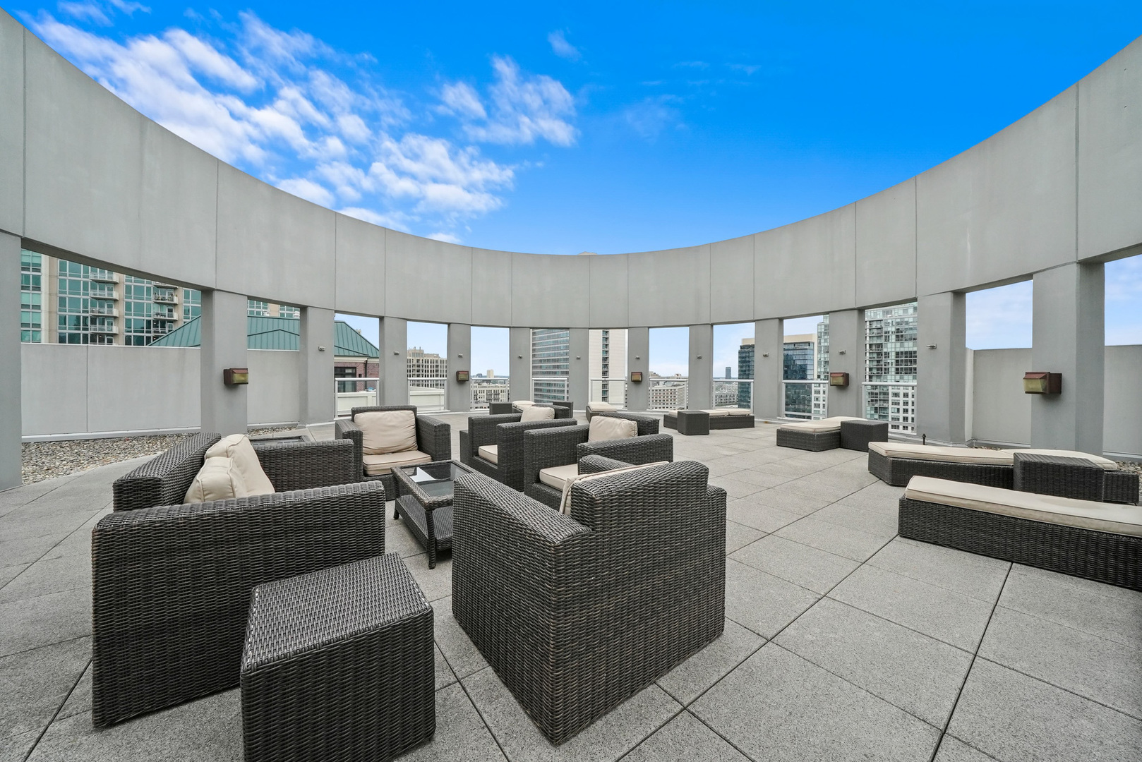 421 W HURON Street Unit: 1407