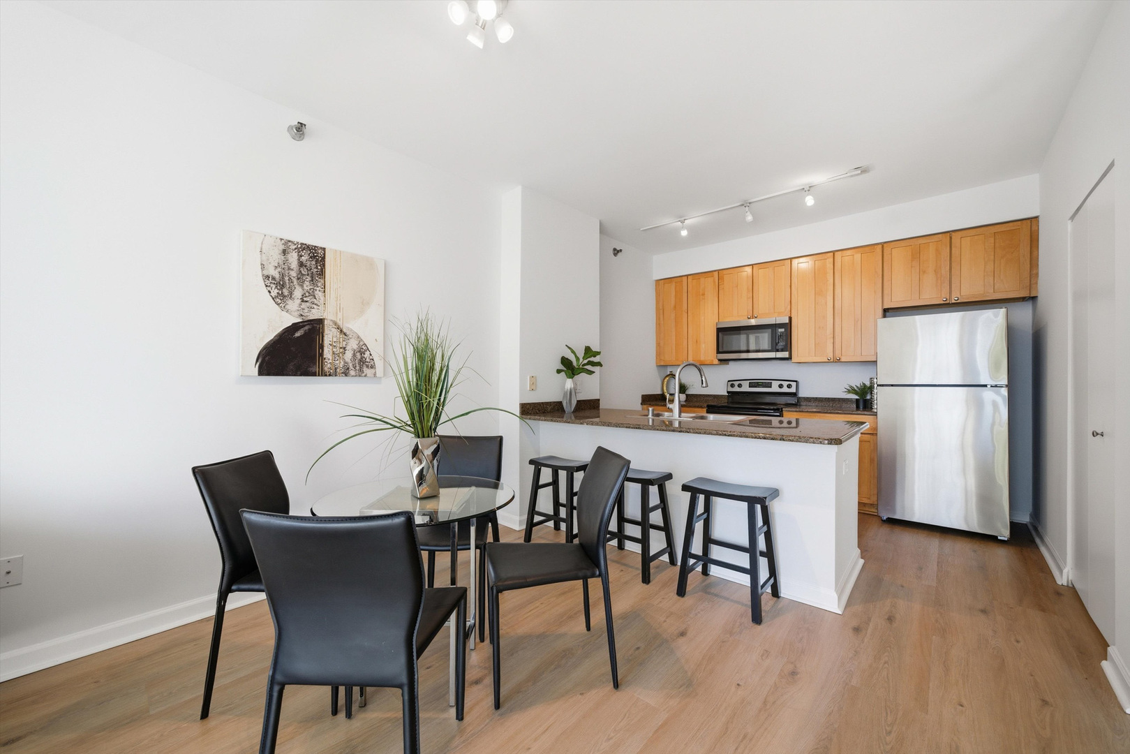 421 W HURON Street Unit: 1407