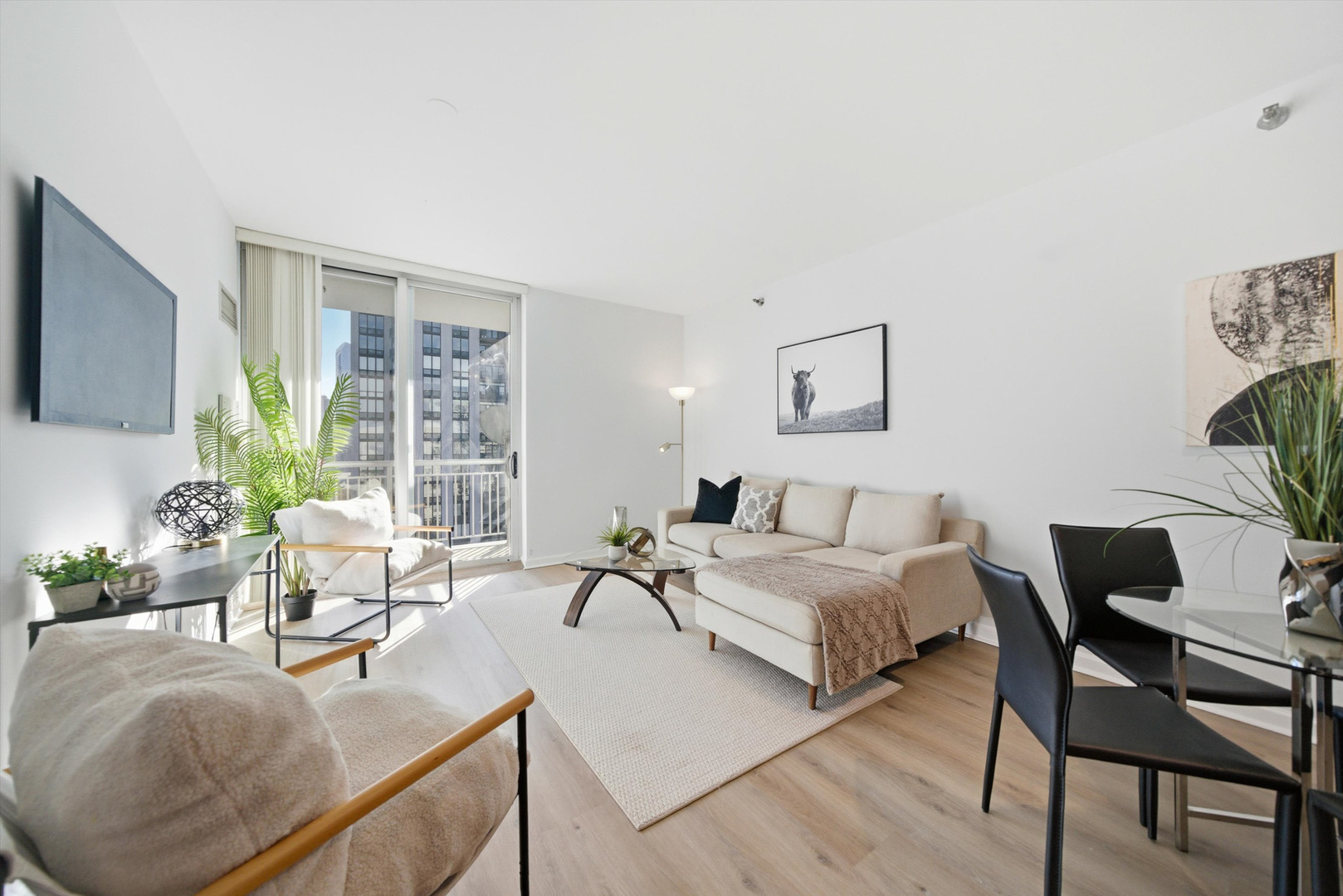 421 W HURON Street Unit: 1407