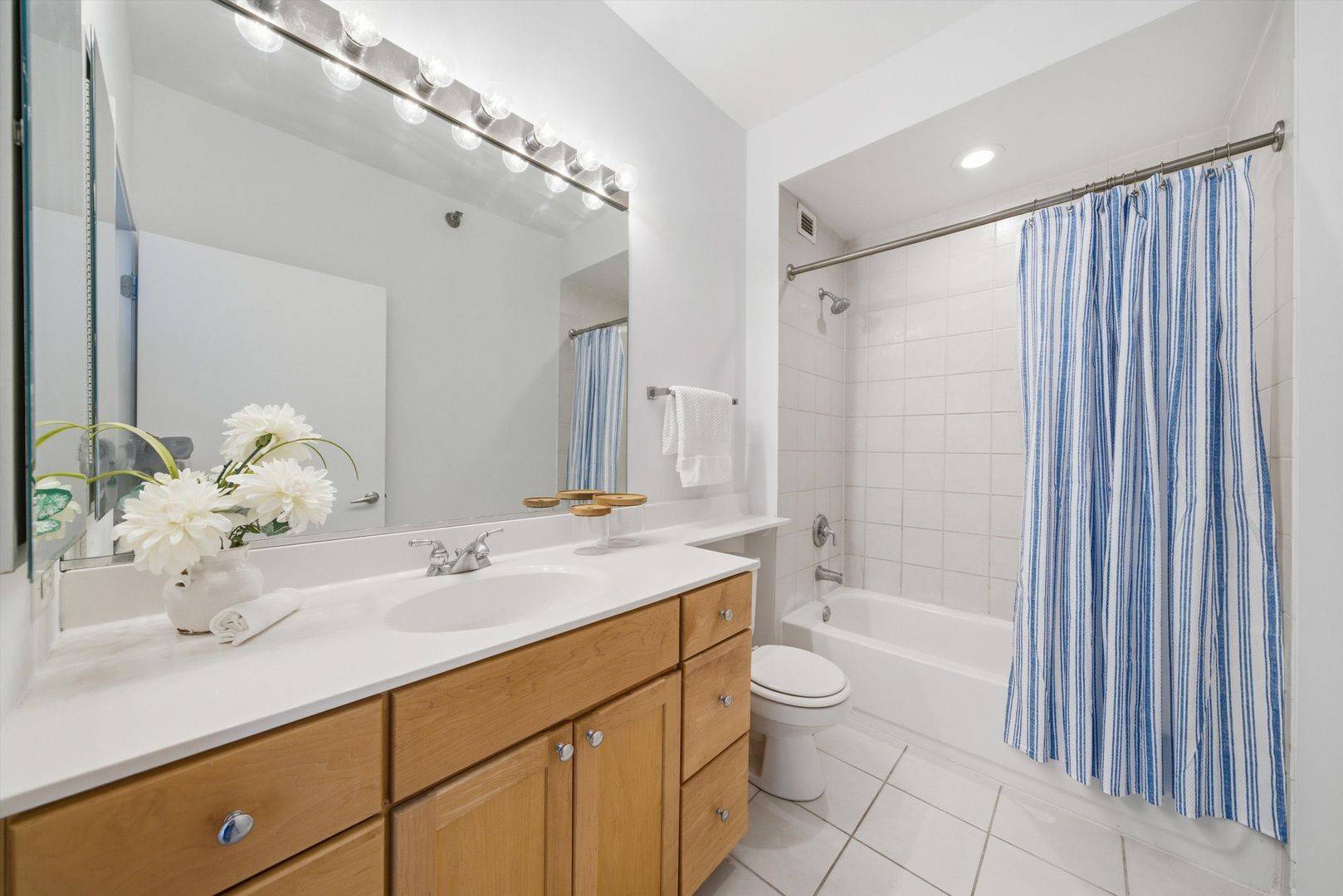 421 W HURON Street Unit: 1407