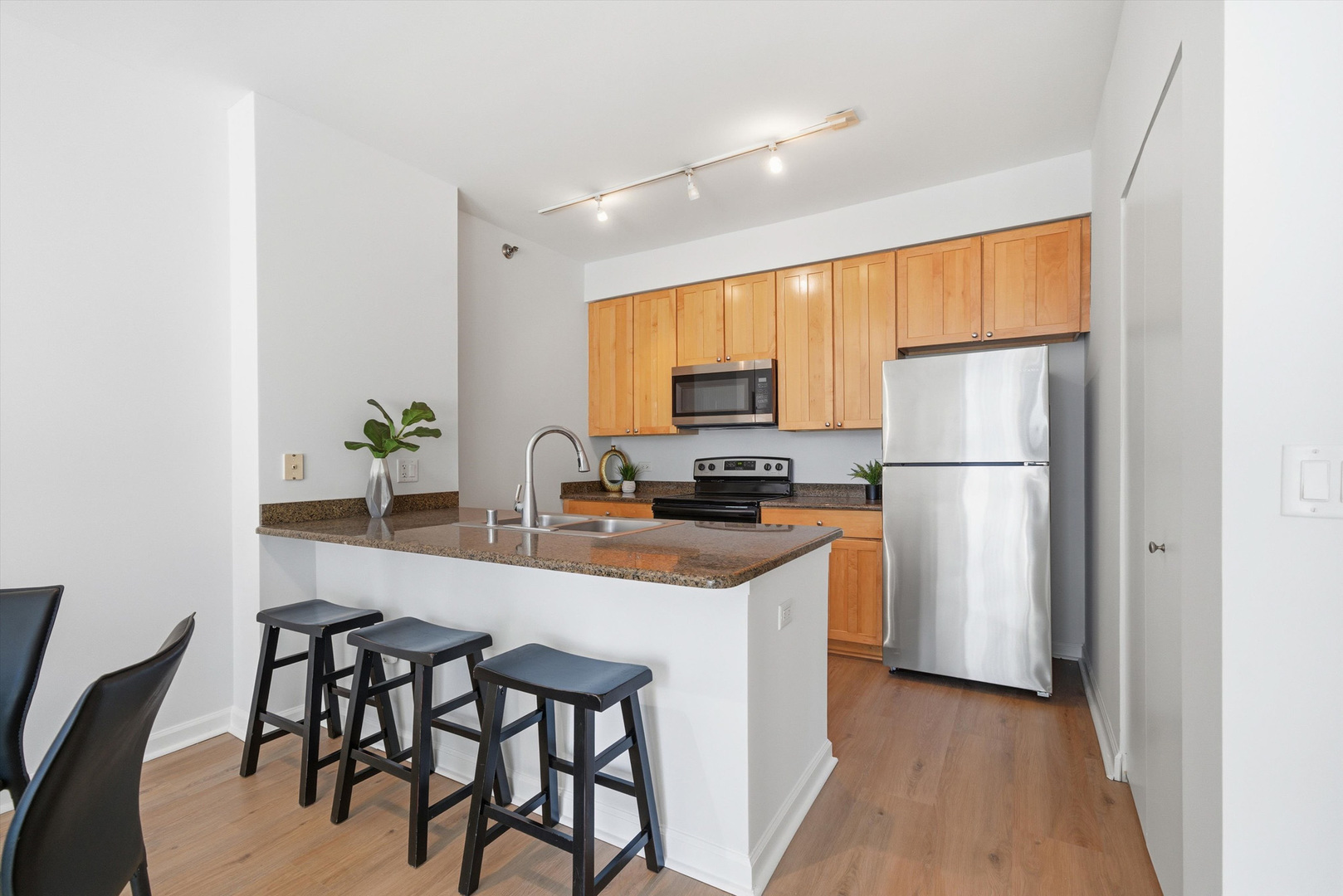 421 W HURON Street Unit: 1407