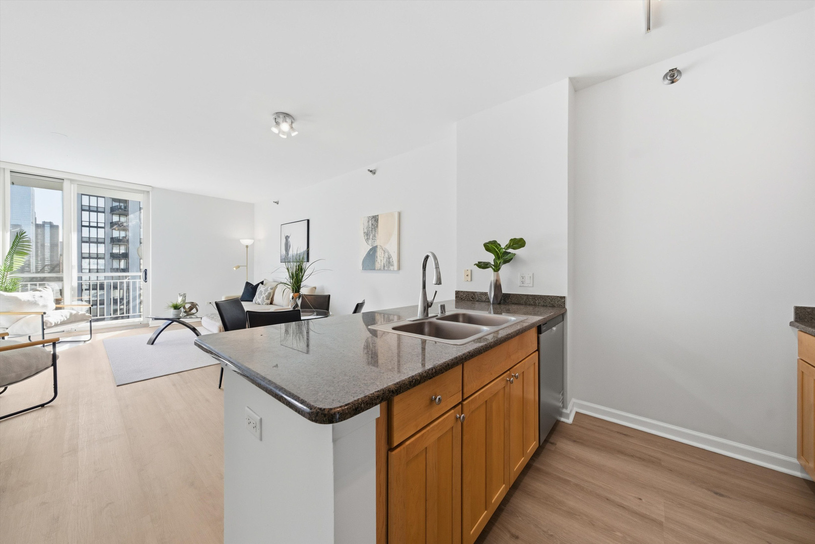 421 W HURON Street Unit: 1407