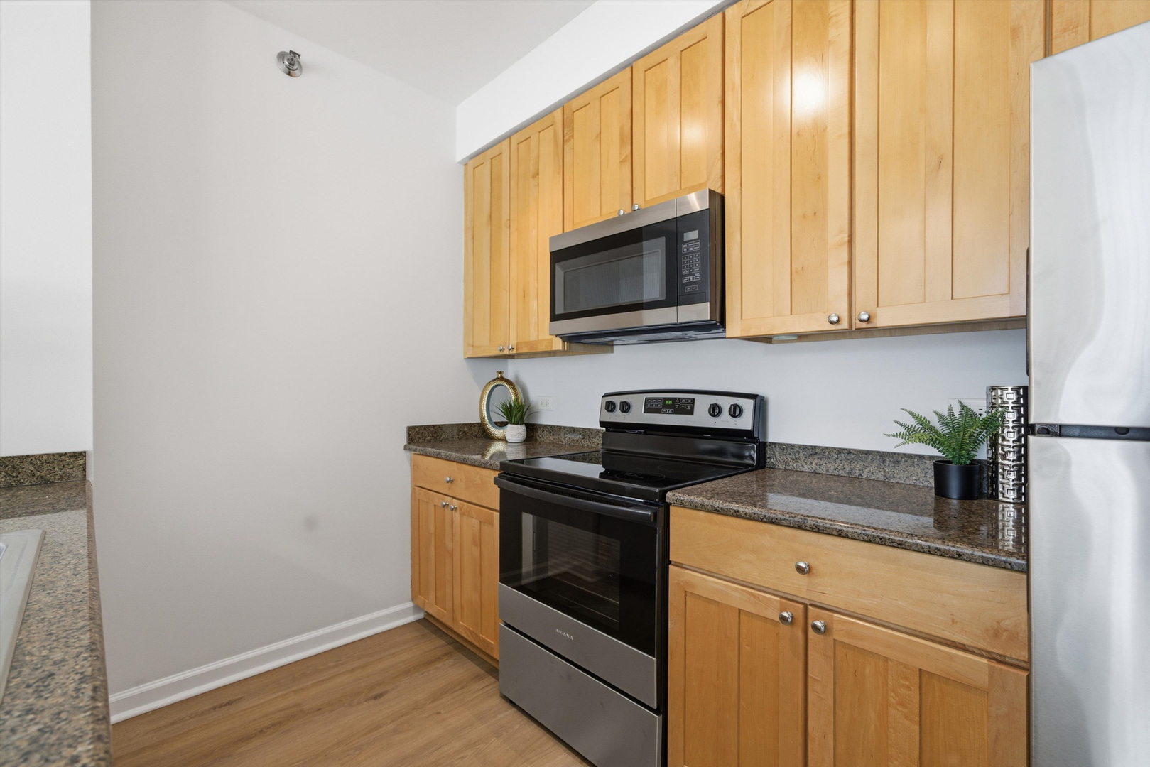 421 W HURON Street Unit: 1407