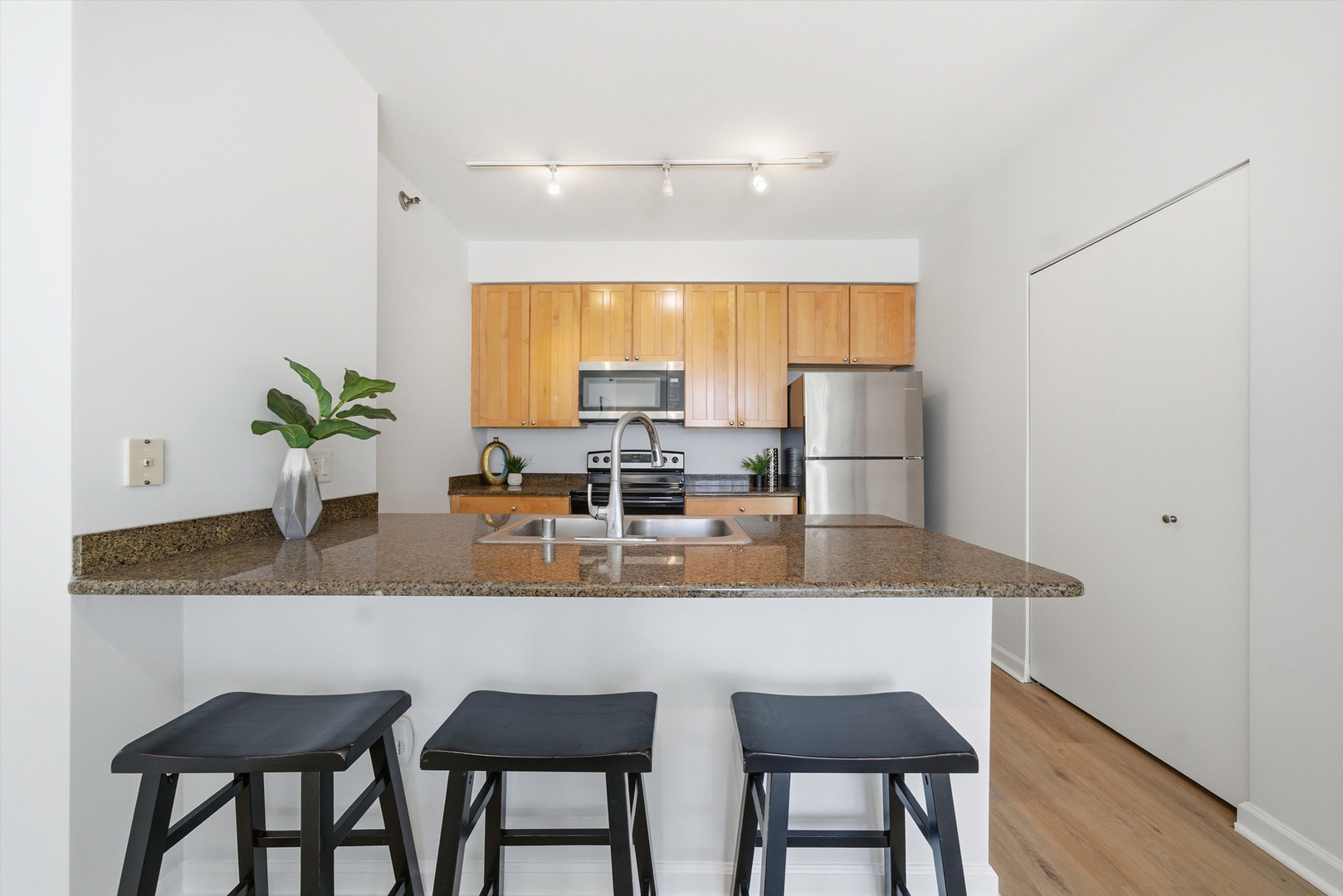421 W HURON Street Unit: 1407