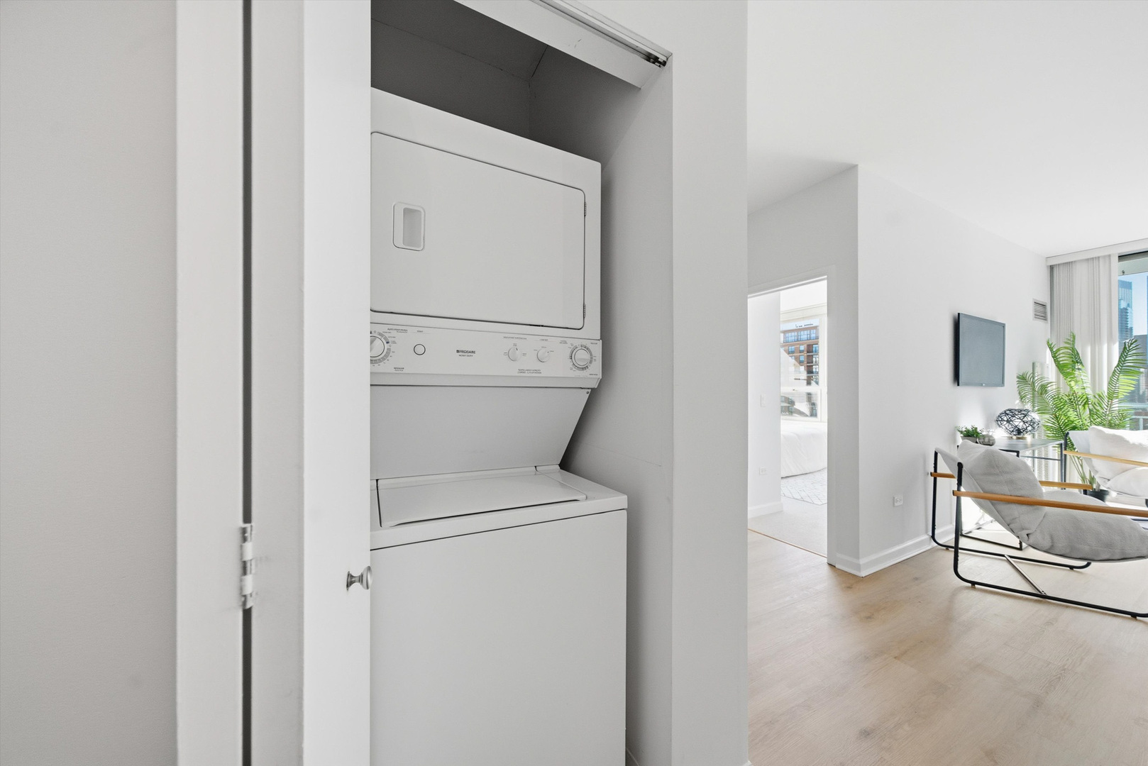 421 W HURON Street Unit: 1407