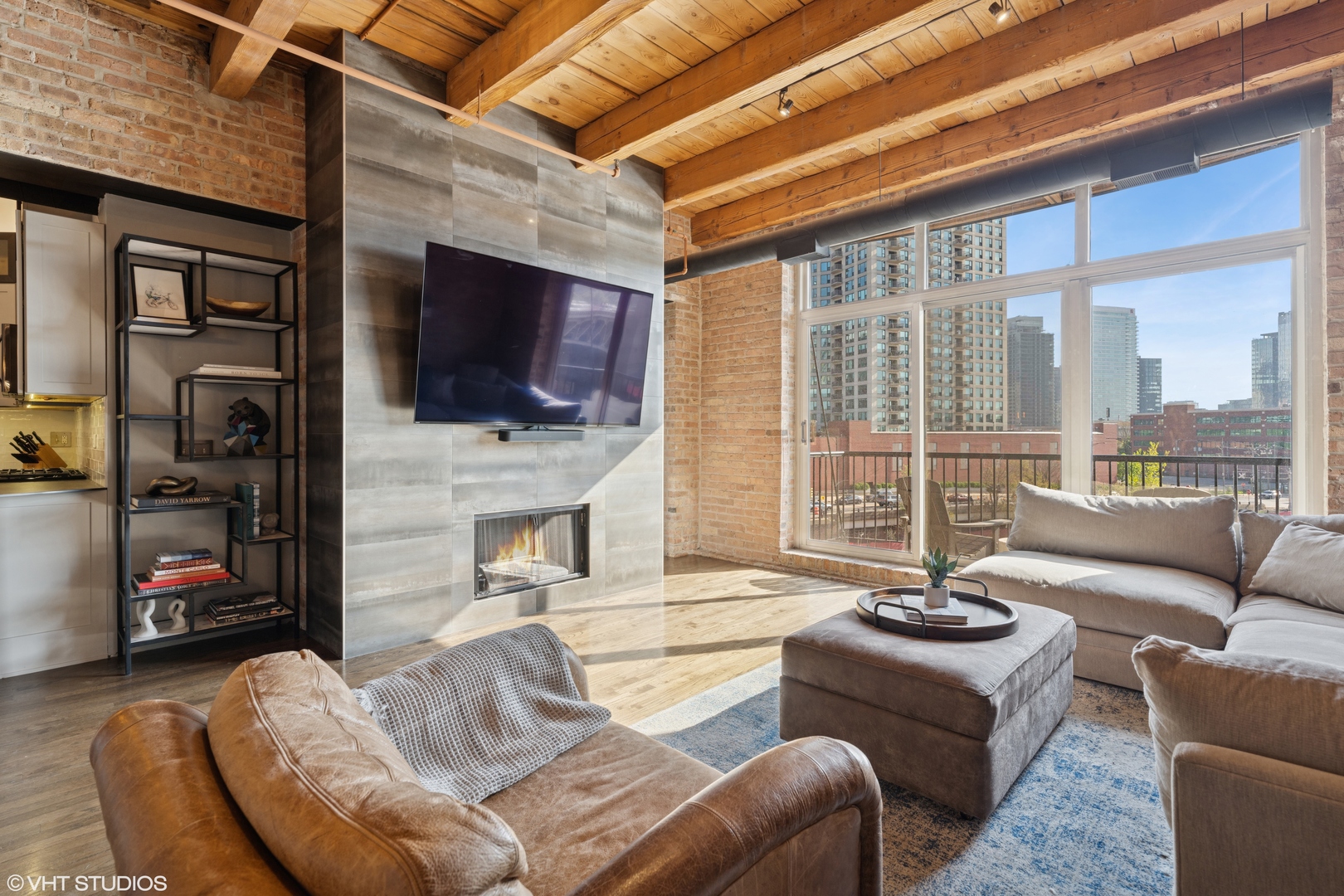 550 N Kingsbury Street Unit: 408