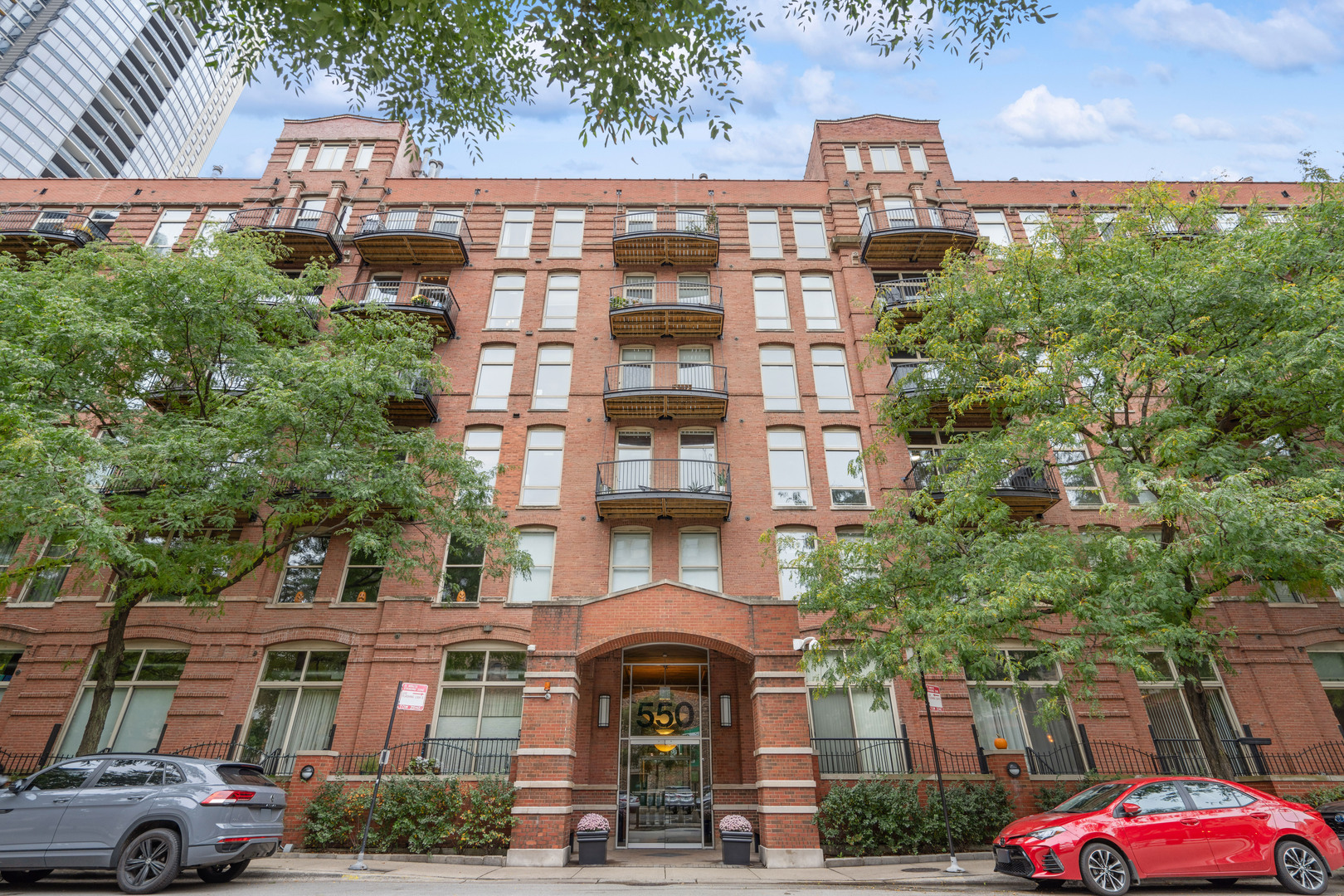 550 N Kingsbury Street Unit: 408