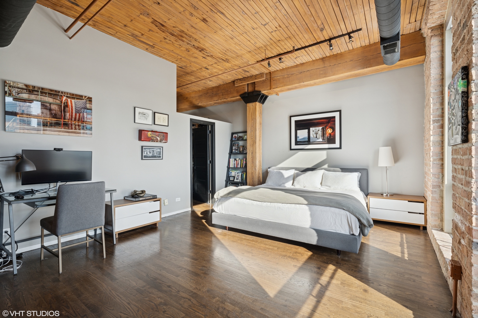 550 N Kingsbury Street Unit: 408