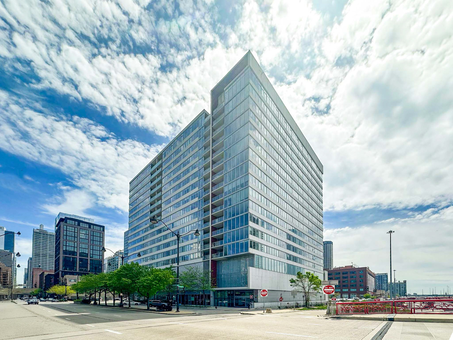659 W Randolph Street Unit: 1407
