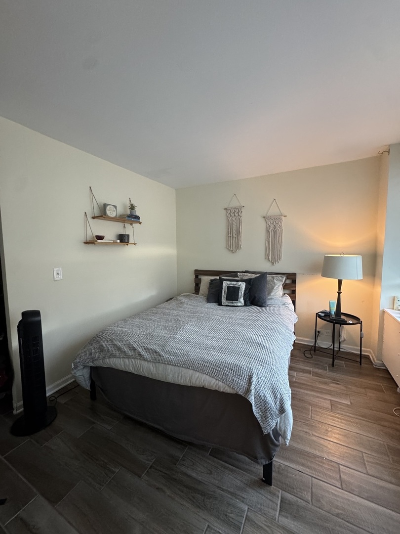 1255 N Sandburg Terrace Unit: 305