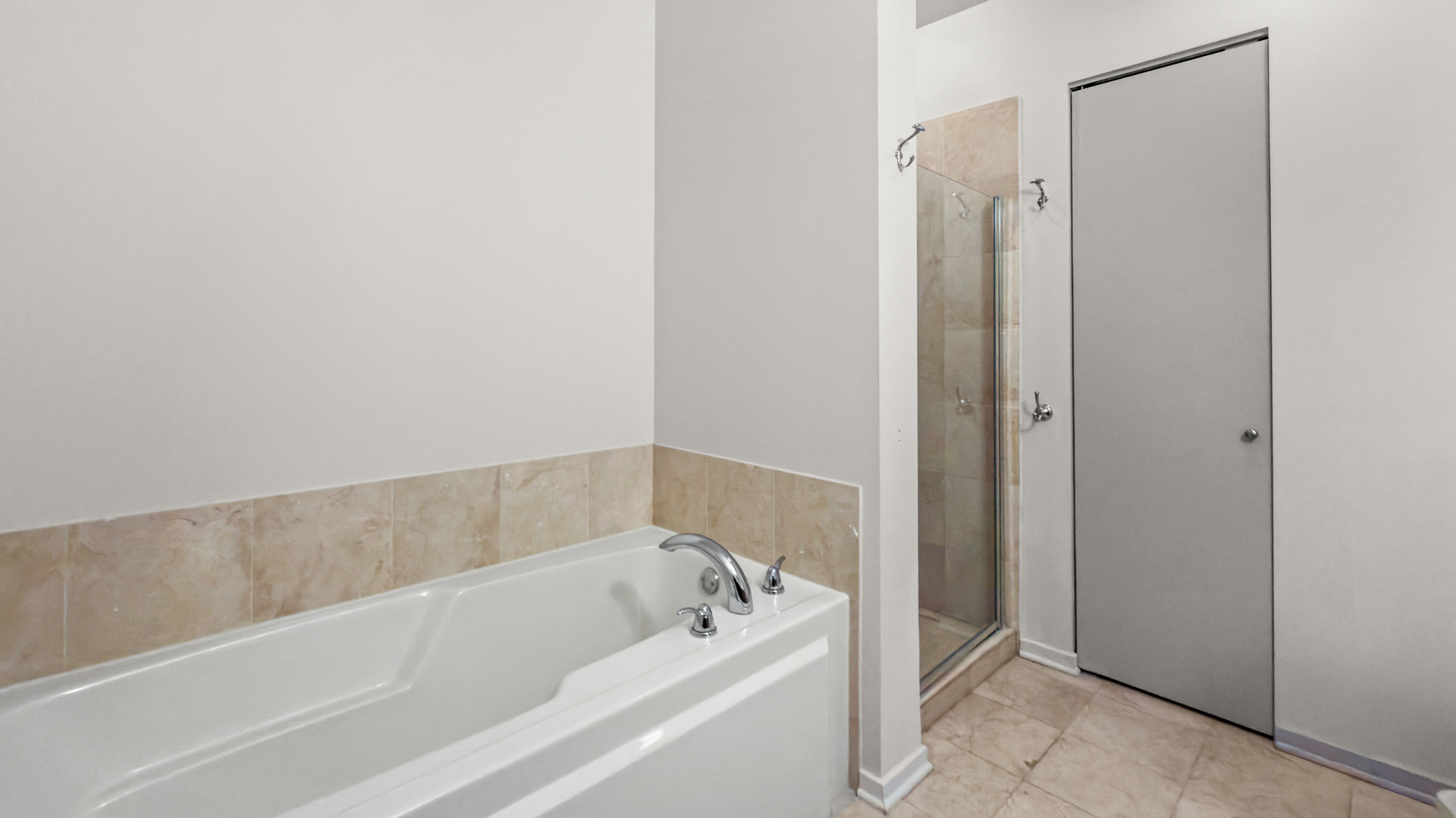 500 W Superior Street Unit: 2002