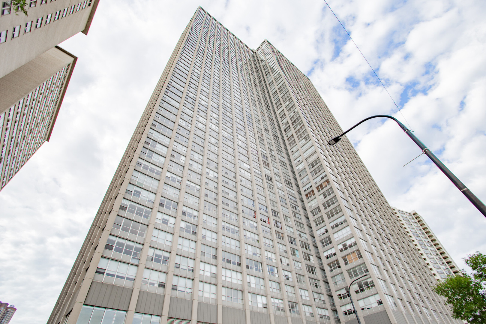 655 W IRVING PARK Road Unit: 5104