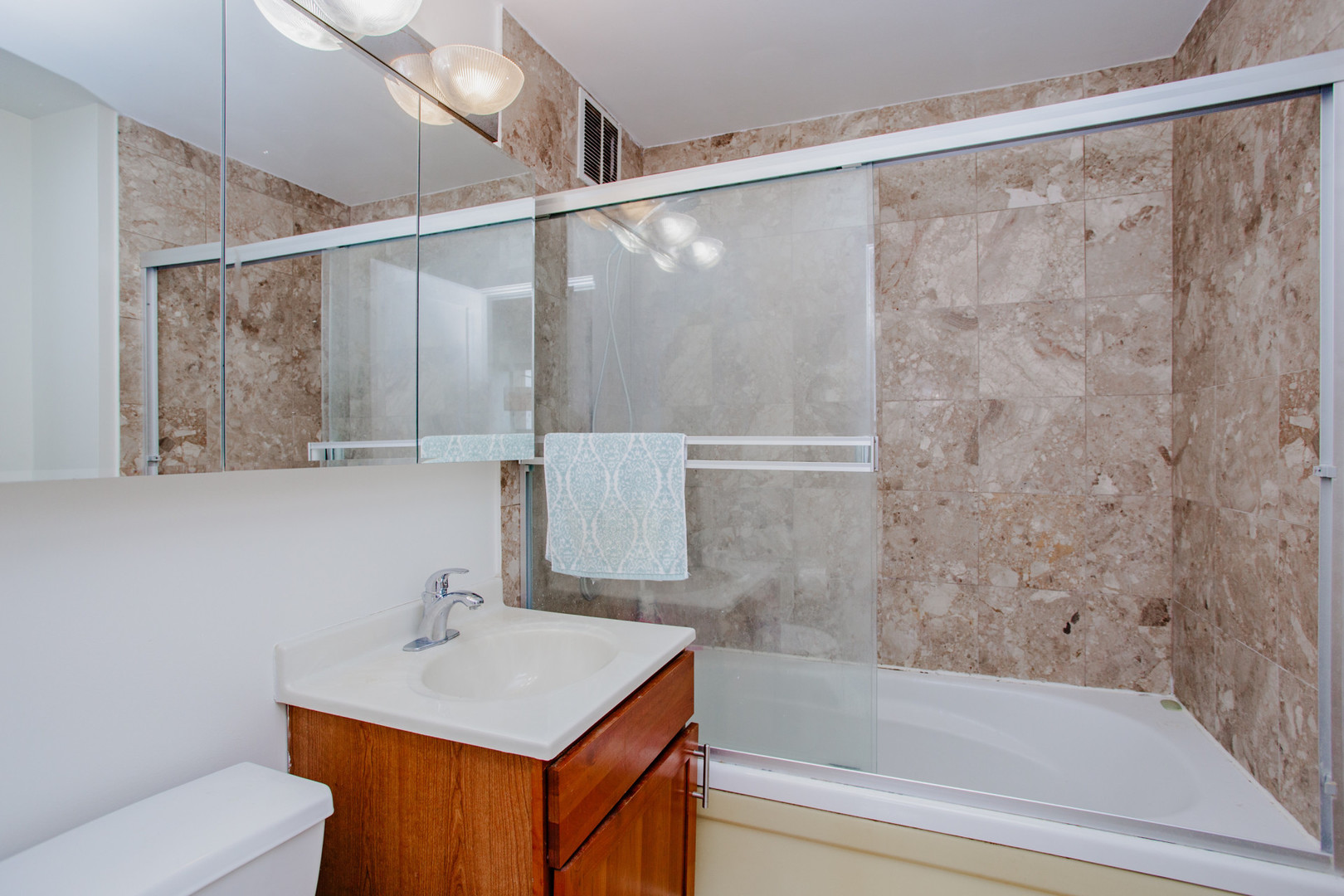 655 W IRVING PARK Road Unit: 5104