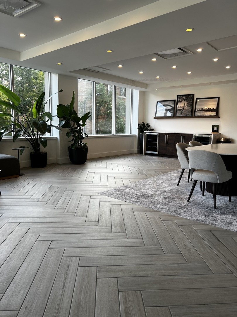 655 W IRVING PARK Road Unit: 5104