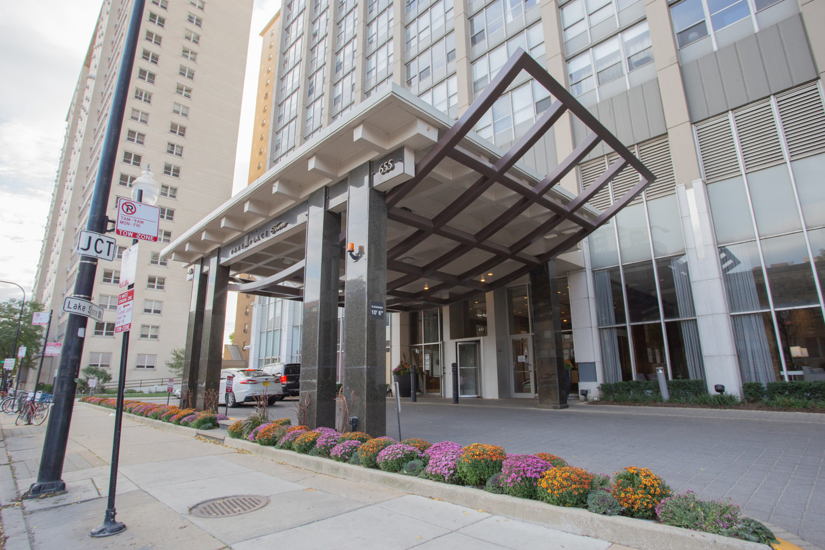 655 W IRVING PARK Road Unit: 5104