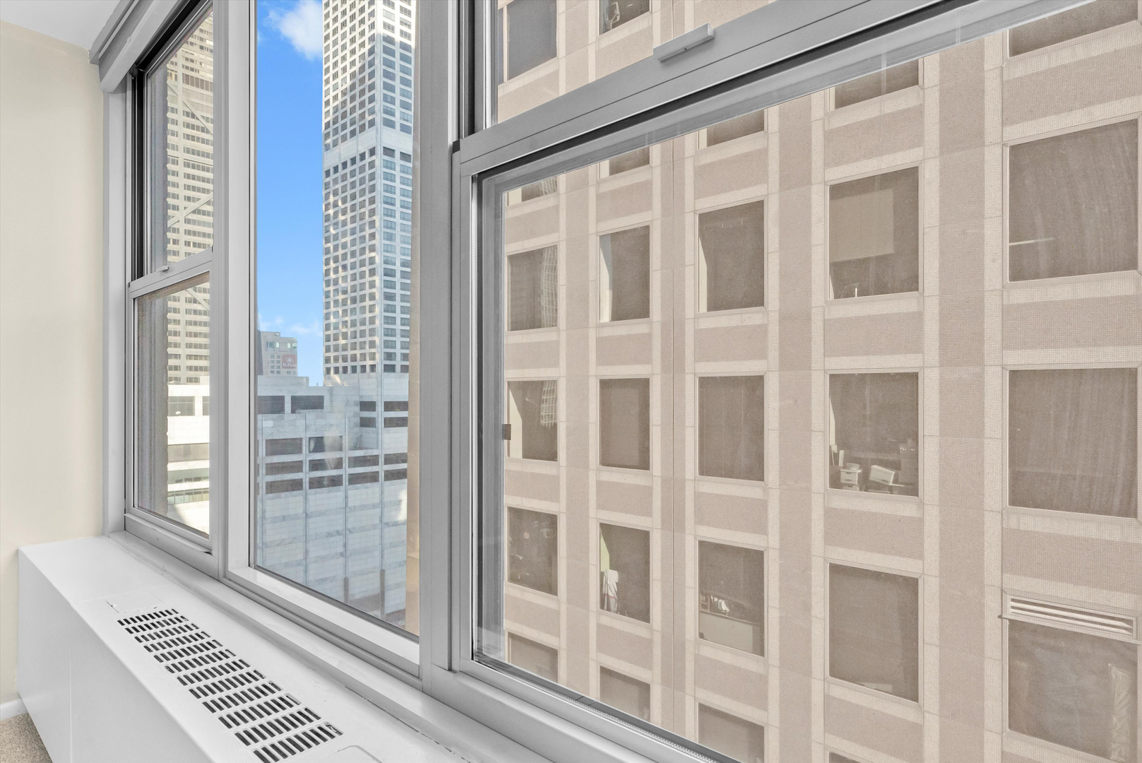 777 N Michigan Avenue Unit: 2202