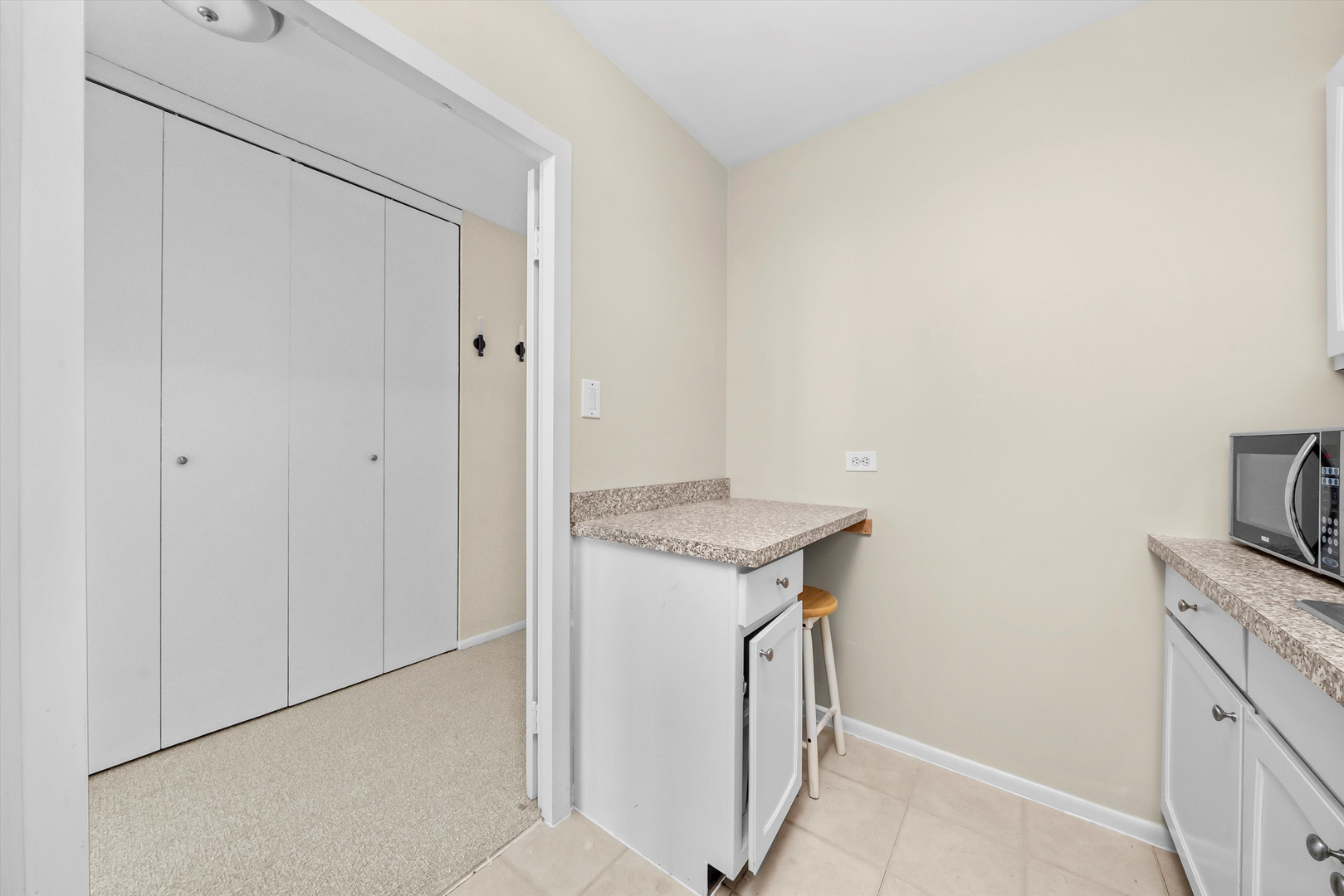 777 N Michigan Avenue Unit: 2202