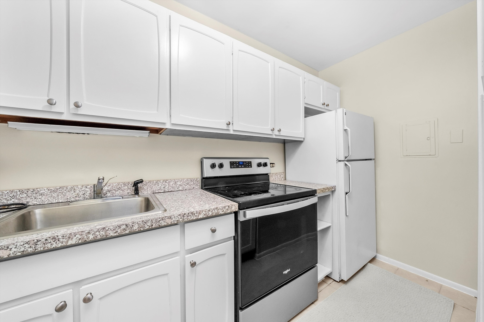 777 N Michigan Avenue Unit: 2202
