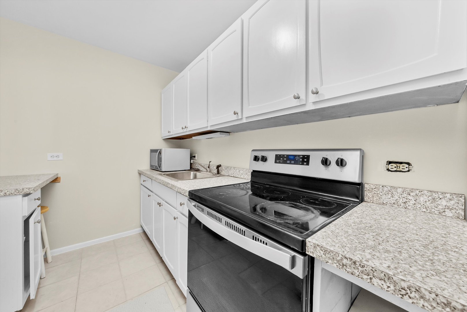 777 N Michigan Avenue Unit: 2202