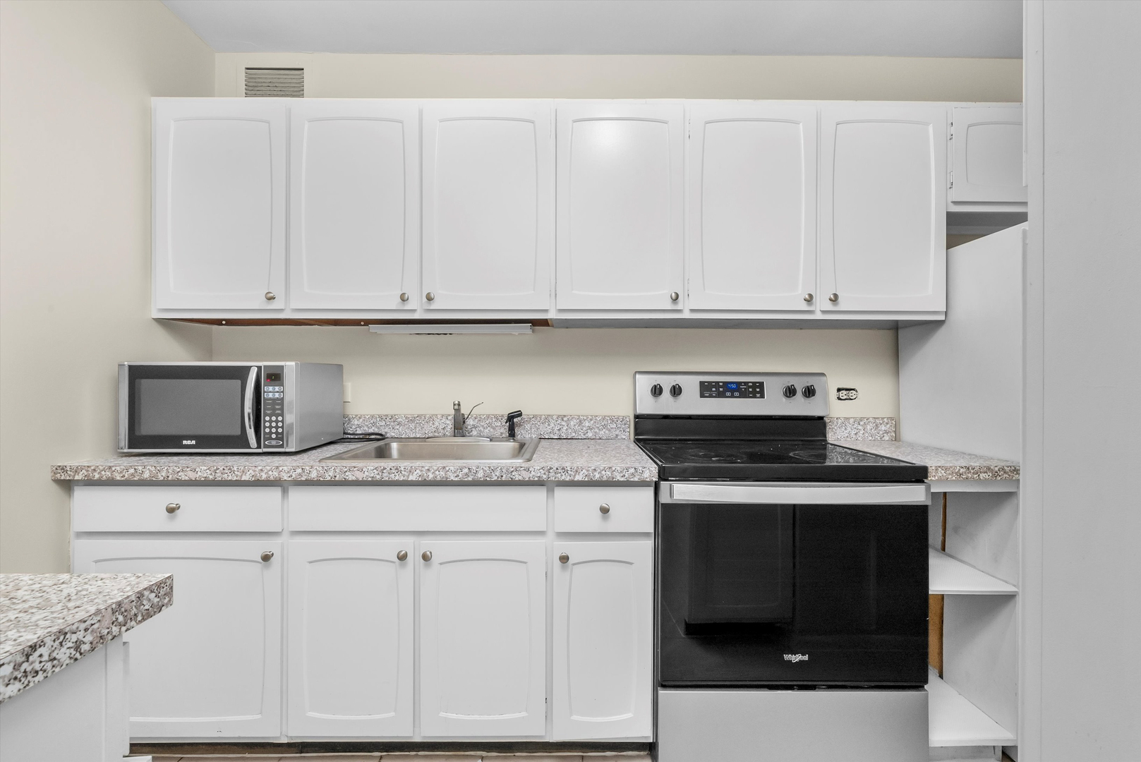 777 N Michigan Avenue Unit: 2202