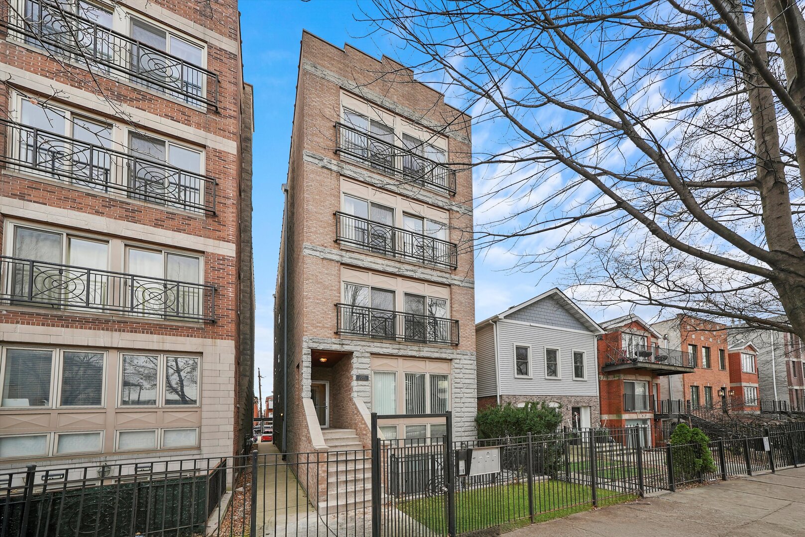 2515 W Harrison Street Unit: 1