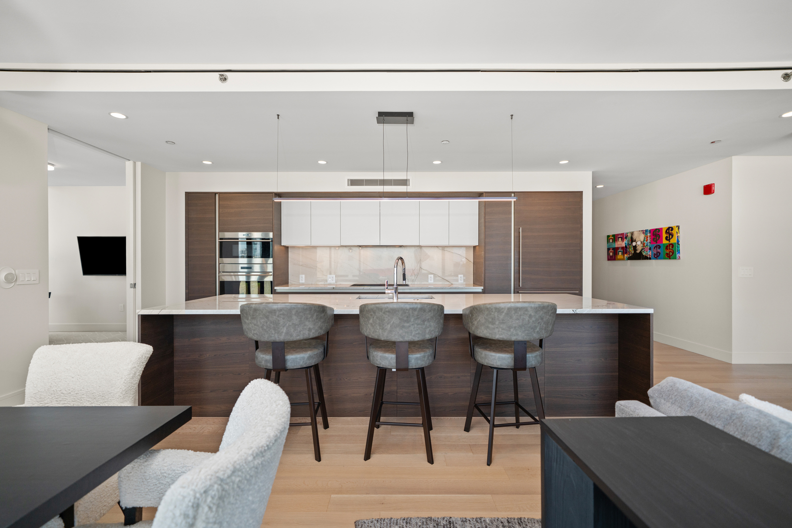 366 W Superior Street Unit: 604