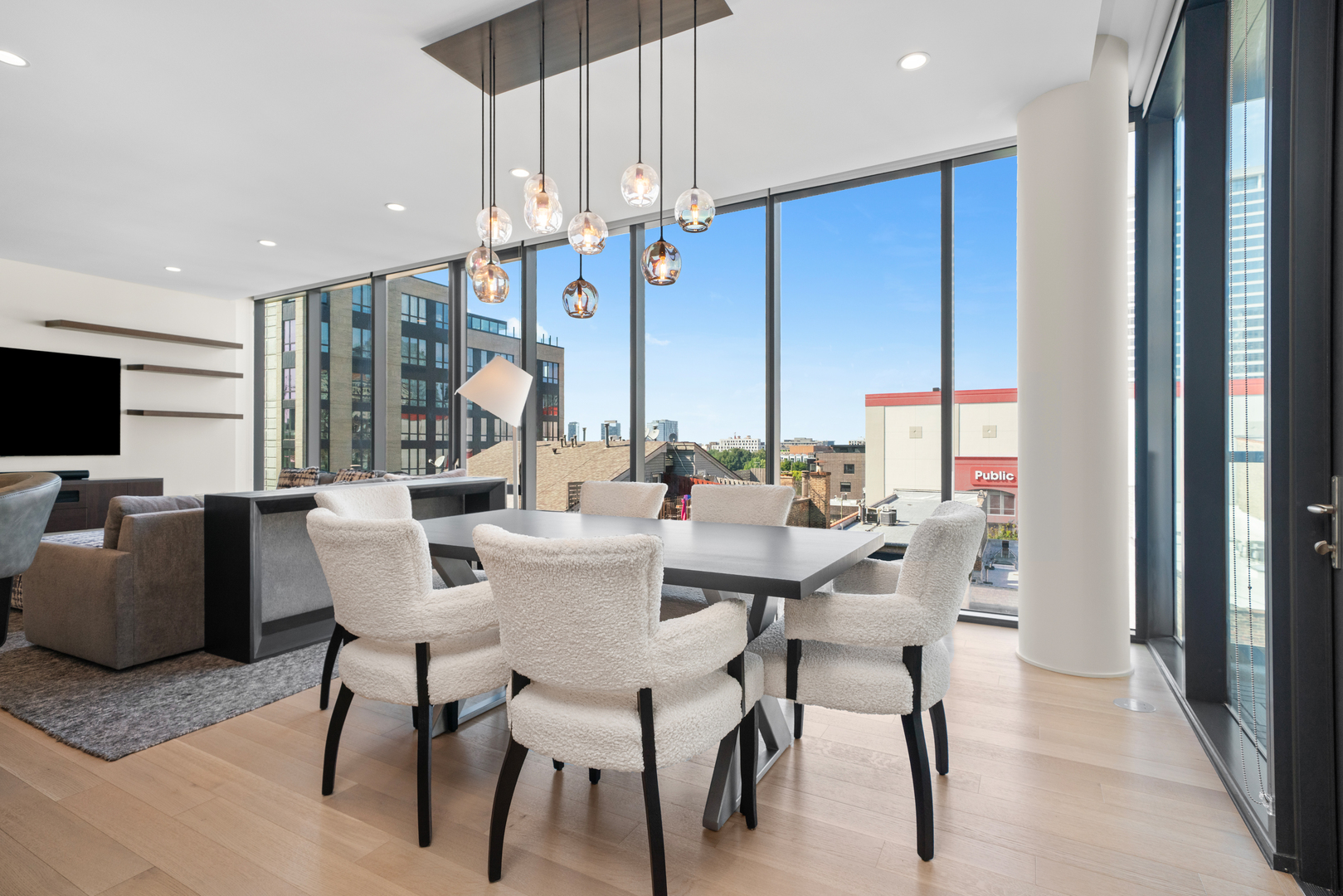 366 W Superior Street Unit: 604