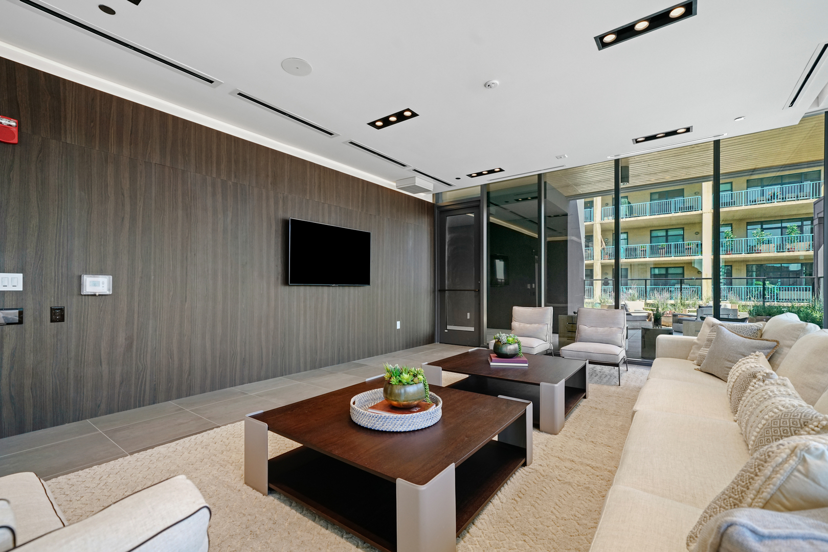 366 W Superior Street Unit: 604