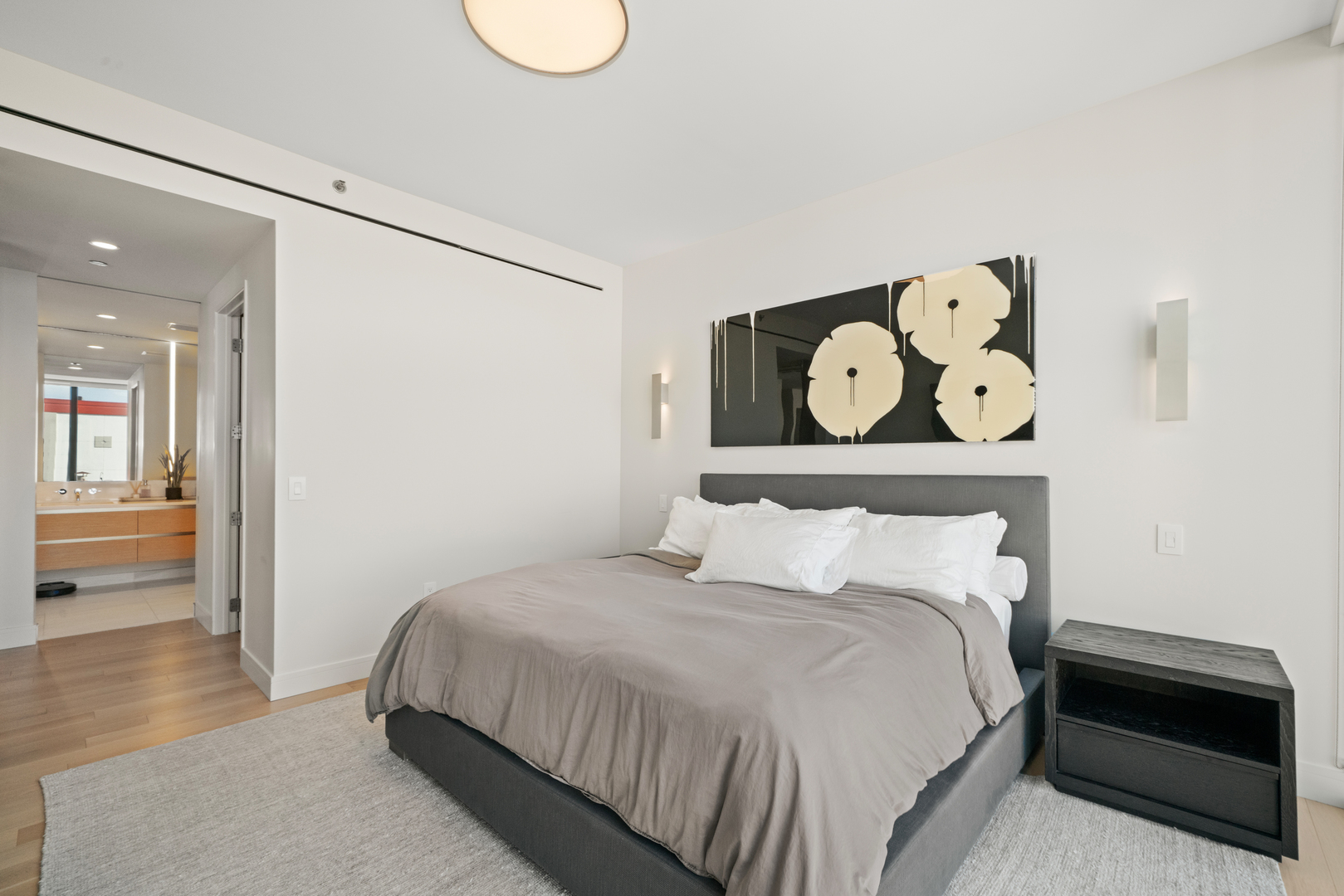 366 W Superior Street Unit: 604