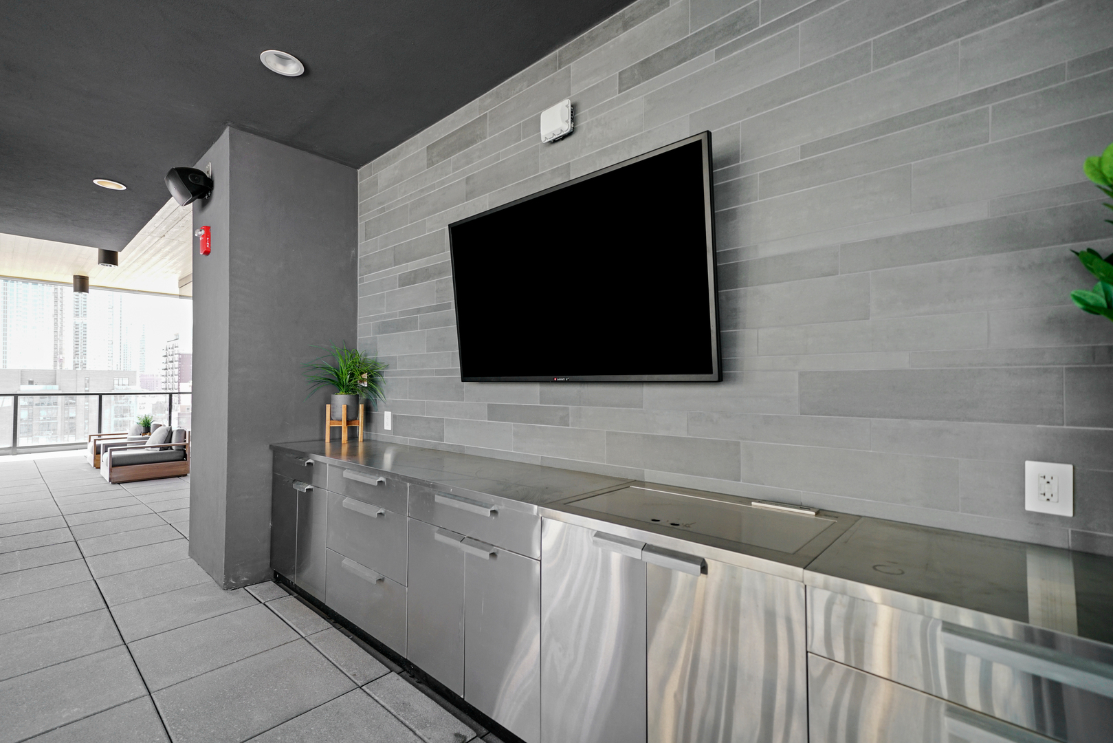 366 W Superior Street Unit: 604