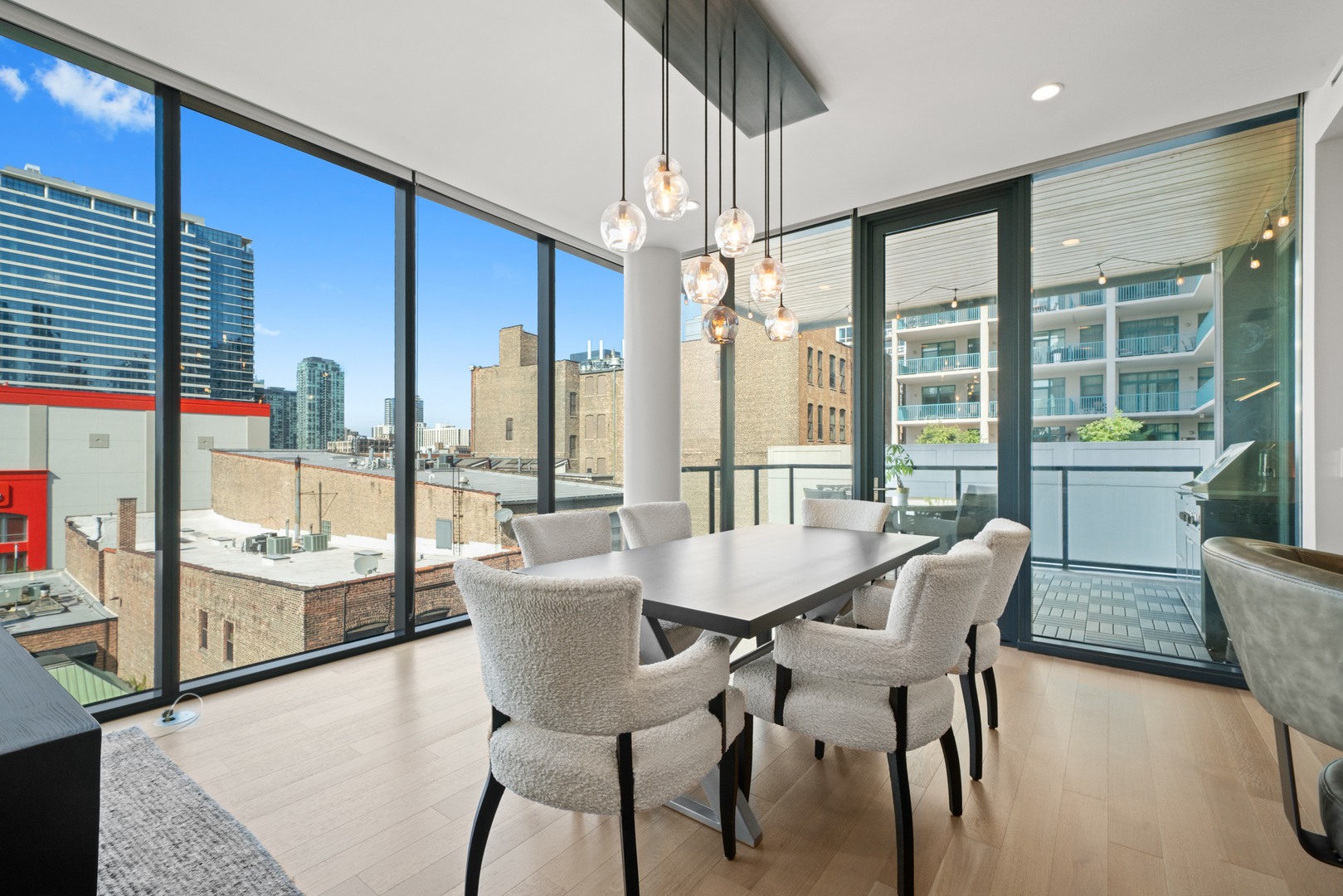366 W Superior Street Unit: 604
